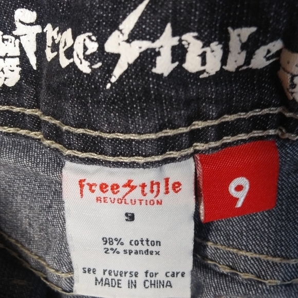 Freestyle capris size 9 button missing on back - Picture 5 of 5